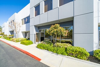 64-76 Maxwell, Irvine, CA à louer Photo intérieure– Image 1 sur 12