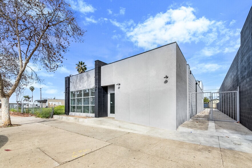 1241 W Holt Ave, Pomona, CA à louer - Photo de l’immeuble – Image 2 sur 16
