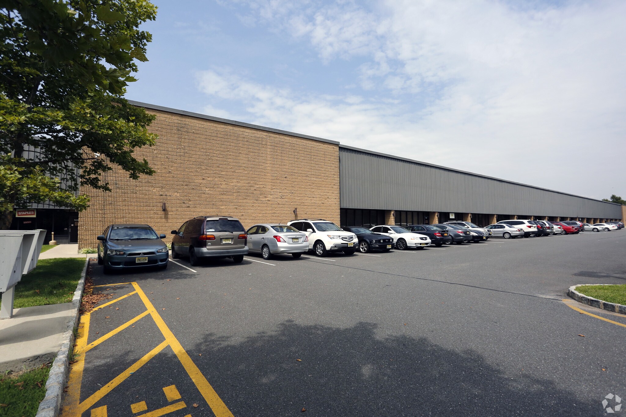 181 Herrod Blvd, South Brunswick, NJ à louer Photo principale– Image 1 sur 10