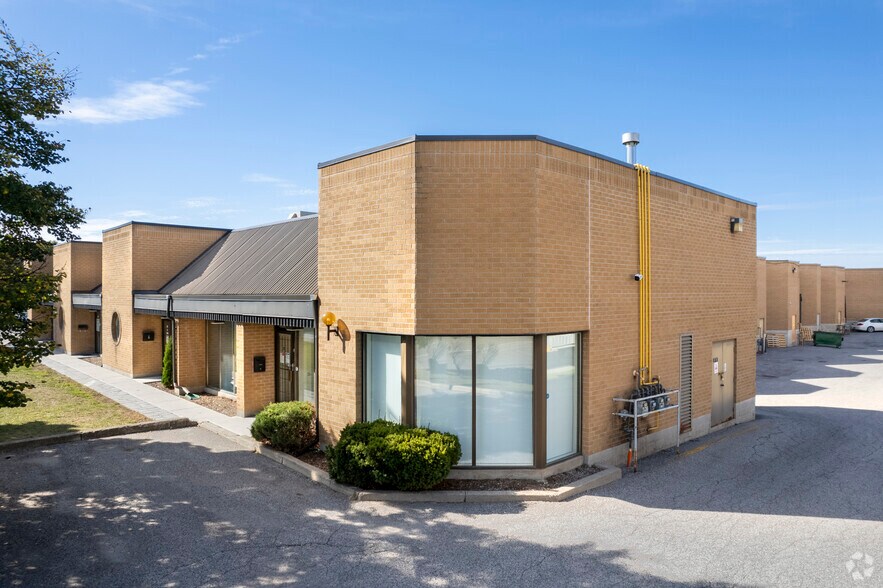 95 W Beaver Creek Rd, Richmond Hill, ON à louer - Photo de l’immeuble – Image 2 sur 8
