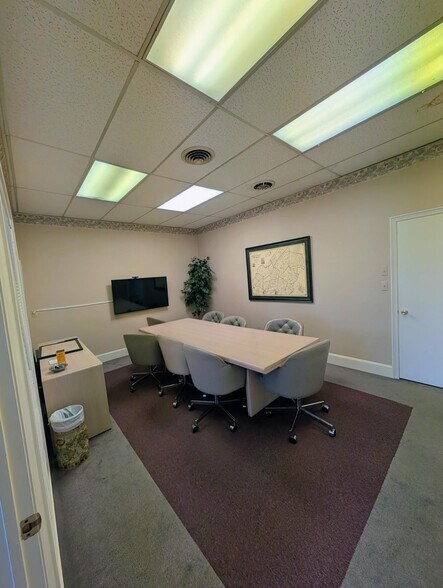 565 Newark Pompton Tpke, Pompton Plains, NJ à louer - Photo de l’immeuble – Image 3 sur 5