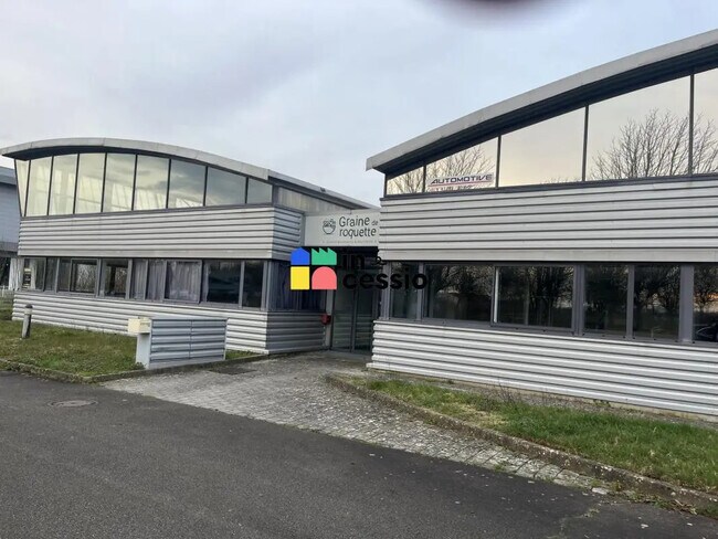 Plus de détails pour Local d'activités à louer