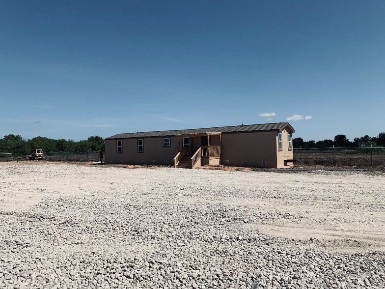 11096 Fm 523, Angleton, TX à louer - Photo principale – Image 1 sur 12