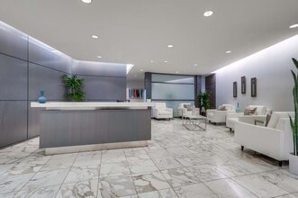 1600 Rosecrans Ave, Manhattan Beach, CA à louer Hall d’entrée– Image 1 sur 8