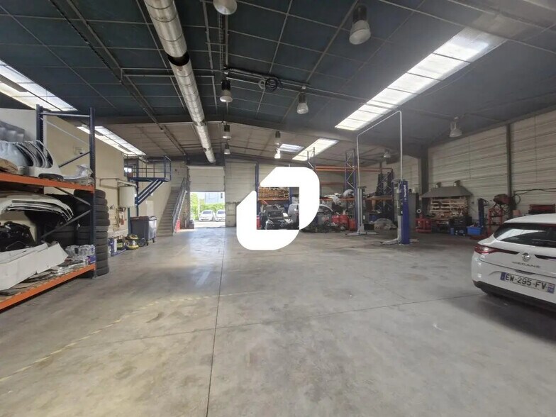 Bureau dans Pontcarré à louer - Photo de l’immeuble – Image 1 sur 6