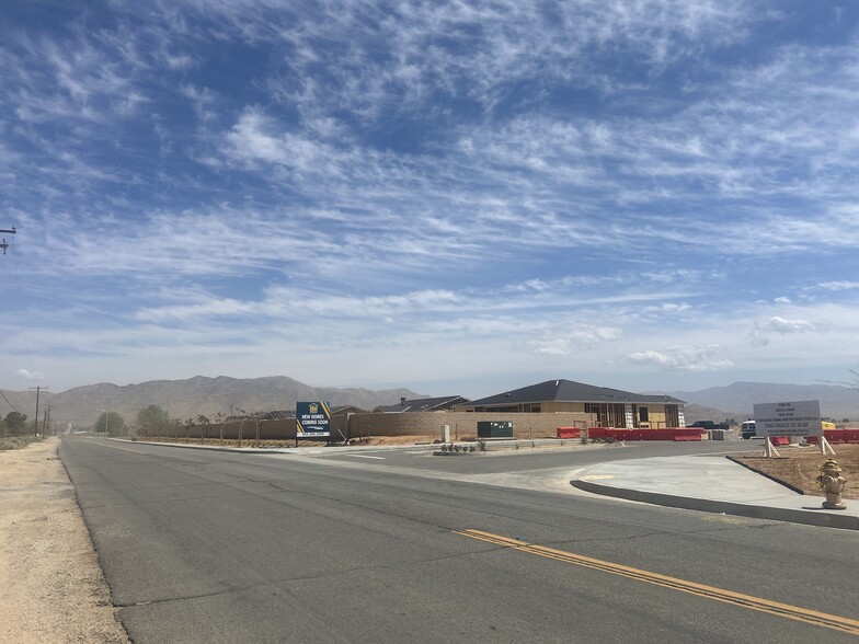 Standing Rock Avenue, Apple Valley, CA à vendre - Photo de l’immeuble – Image 2 sur 8