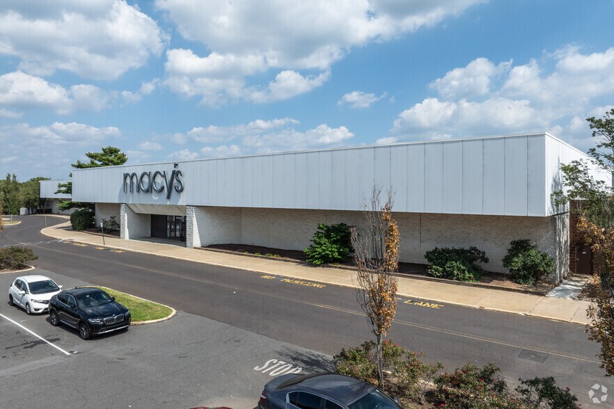2300 E Lincoln Hwy, Langhorne, PA à vendre - Photo de l’immeuble – Image 2 sur 5