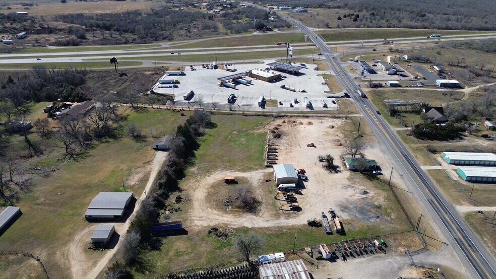 1951 S Magnolia Ave, Luling, TX à vendre - Photo de l’immeuble – Image 3 sur 45