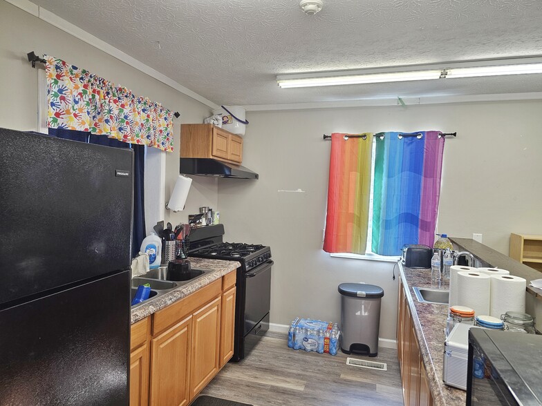 4312 Mount Clare Rd, Mount Clare, WV à vendre - Photo de l’immeuble – Image 2 sur 6