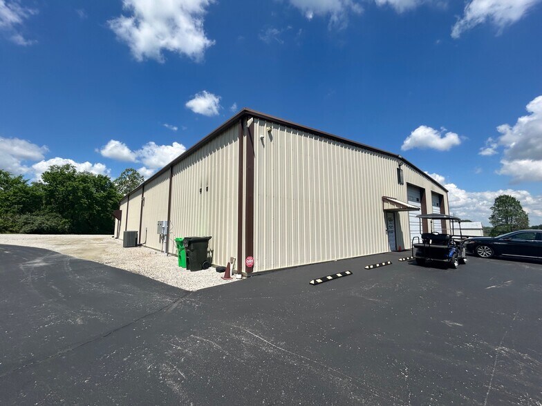13002 Indiana 60, Memphis, IN à vendre - Photo principale – Image 1 sur 18