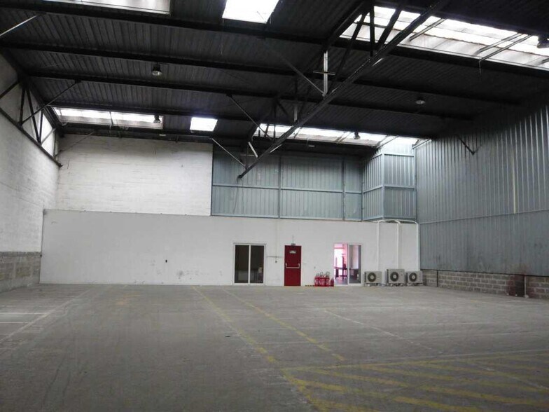 Industriel/Logistique dans Saint-Étienne-Du-Rouvray à louer - Photo de l’immeuble – Image 1 sur 5