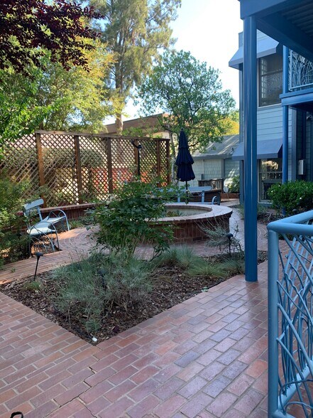 430 D St, Davis, CA à louer - Photo de l’immeuble – Image 3 sur 10