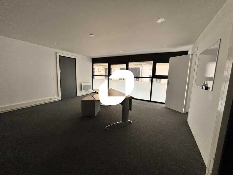 Bureau dans Bordeaux à louer - Photo de l’immeuble – Image 1 sur 7