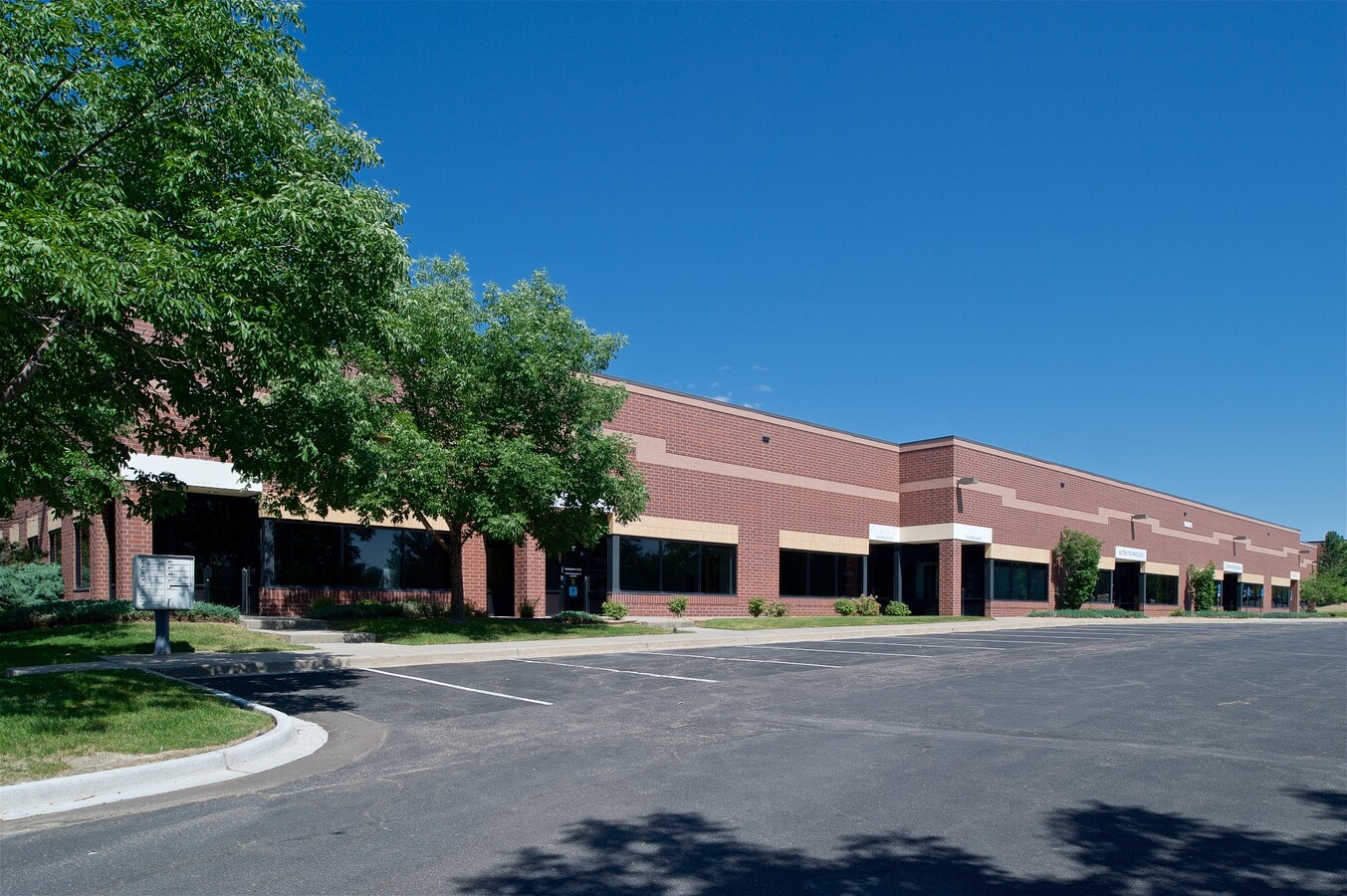 10875 Dover St, Westminster, CO 80021 - Lot 100/200 - - Photo intérieure - Image 2 of 8