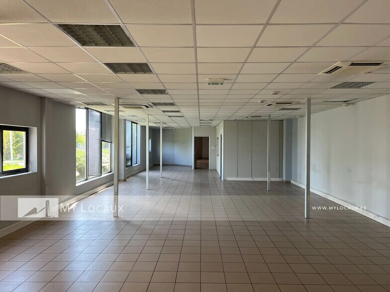 Local d’activités dans Stains à louer - Photo intérieure – Image 2 sur 8