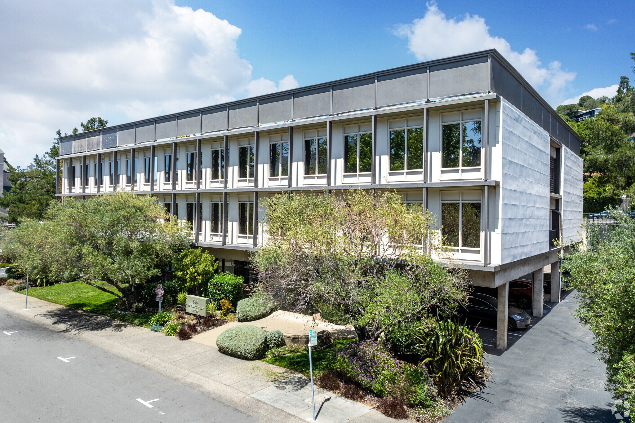 599 Sir Francis Drake Blvd, Greenbrae, CA à vendre Photo principale– Image 1 sur 19