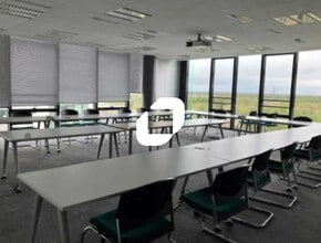 Bureau dans Montigny-le-Bretonneux à louer Photo intérieure– Image 1 sur 2