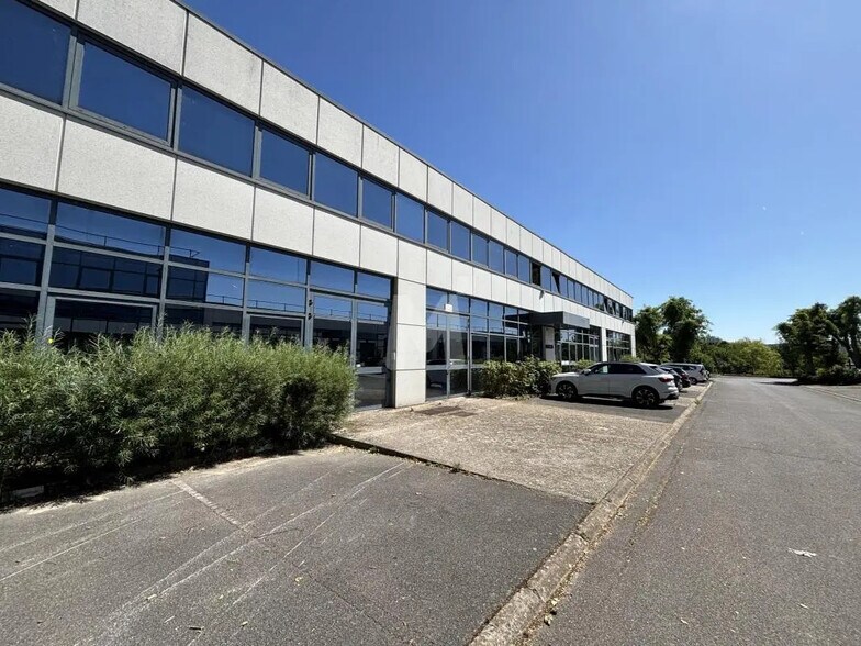 Local d’activités dans Saclay à louer - Photo de l’immeuble – Image 3 sur 11
