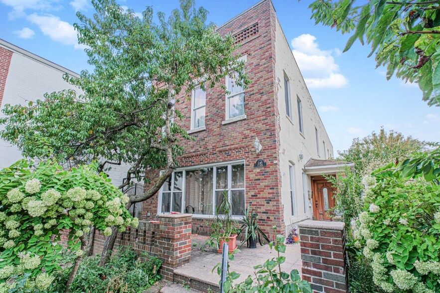 2042 72nd St, Brooklyn, NY à vendre - Photo de l’immeuble – Image 1 sur 14