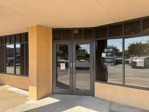 2001-2055 Tully Rd, Modesto, CA à louer Photo intérieure– Image 2 sur 3