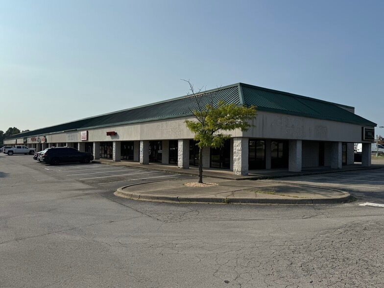 7504 Highway 311, Sellersburg, IN à louer - Photo principale – Image 1 sur 1