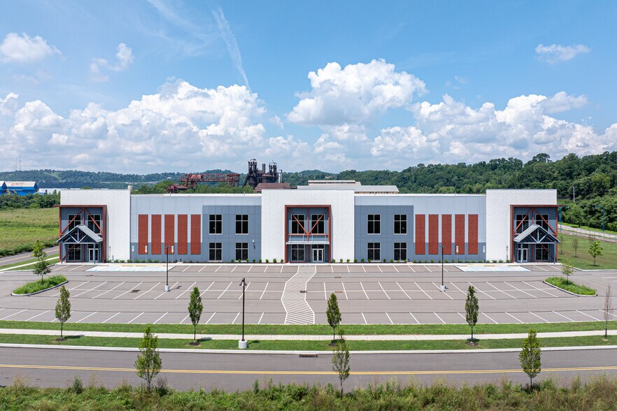 150 E Shore Dr, Rankin, PA à louer - Photo de l’immeuble – Image 2 sur 9