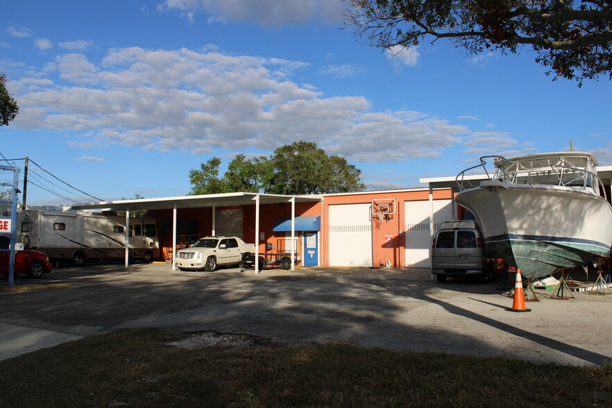 5275 95th St N, Saint Petersburg, FL à vendre - Photo de l’immeuble – Image 3 sur 22