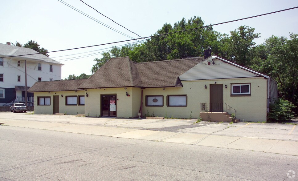 754 Front St, Woonsocket, RI à louer - Photo principale – Image 1 sur 88