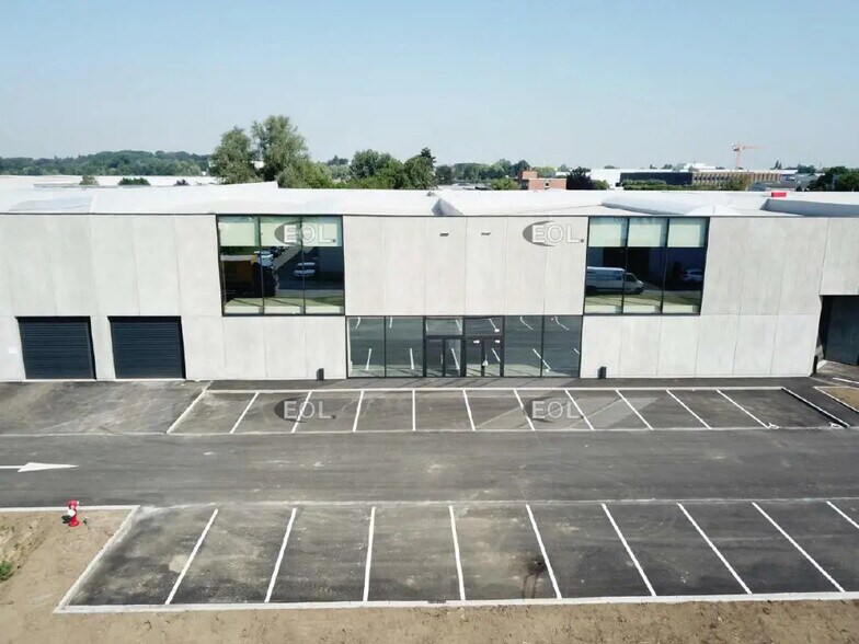 Industriel/Logistique dans NEUVILLE-EN-FERRAIN à louer - Photo de l’immeuble – Image 2 sur 3