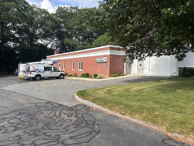 637 Front St, Chicopee, MA à vendre - Photo de l’immeuble – Image 3 sur 9