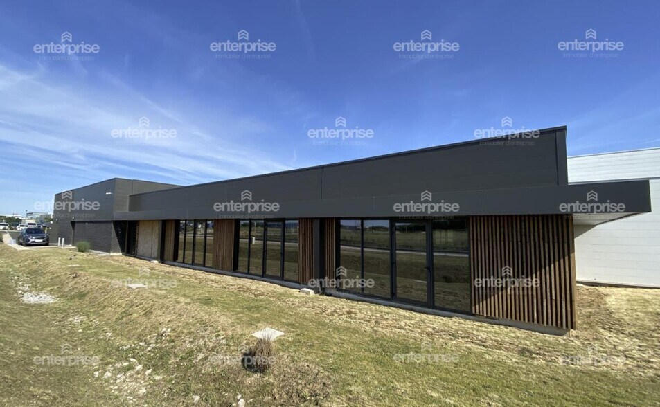 Local commercial dans Amiens à louer - Photo de l’immeuble – Image 1 sur 3