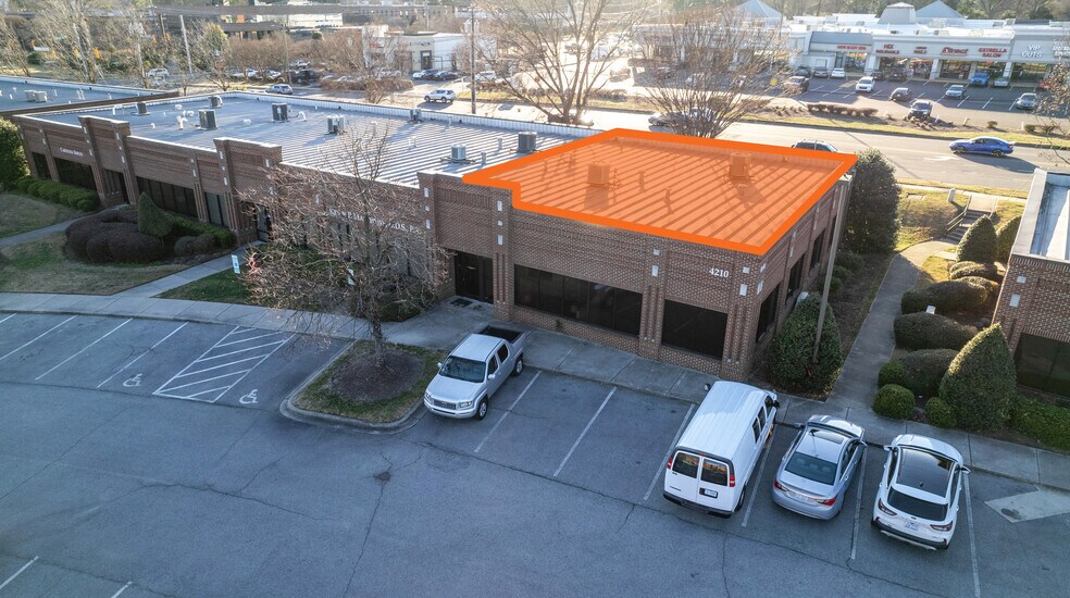 4210 N Roxboro Rd, Durham, NC à louer - Photo de l’immeuble – Image 3 sur 25