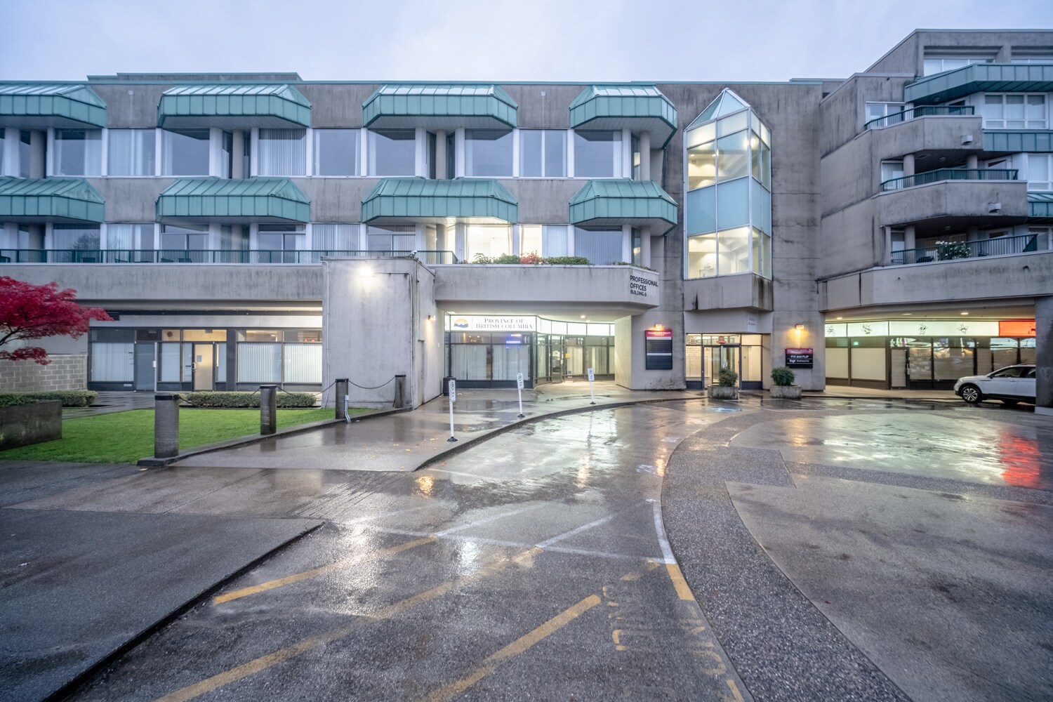 2099 Lougheed Hwy, Port Coquitlam, BC à louer Photo de l’immeuble– Image 1 sur 9