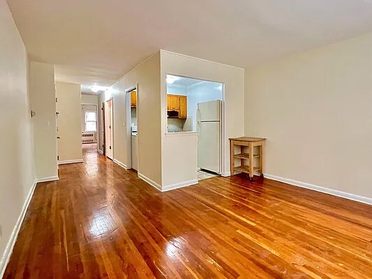 4223 68th St, Woodside, NY à vendre - Photo de l’immeuble – Image 2 sur 11