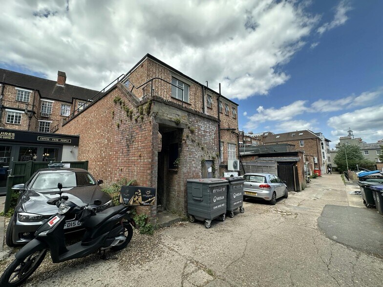23 High St, Esher à louer - Photo de l’immeuble – Image 3 sur 4