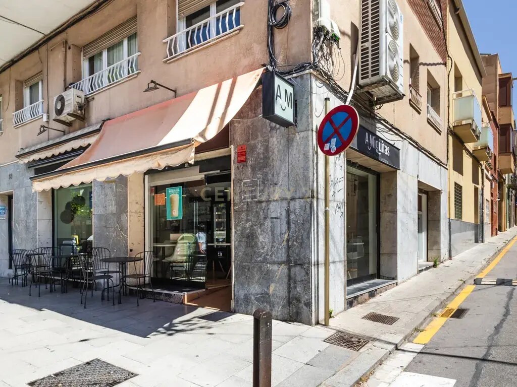 Local commercial dans Cornellà de Llobregat, Barcelona à louer Photo de l’immeuble– Image 1 sur 6