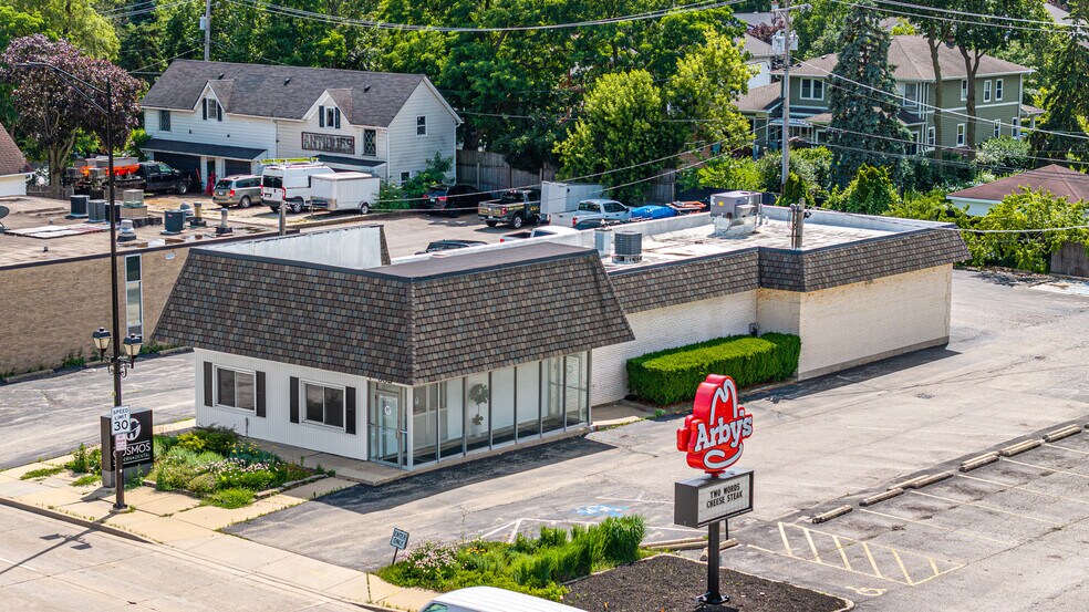 332 N York St, Elmhurst, IL à vendre - Photo de l’immeuble – Image 2 sur 11