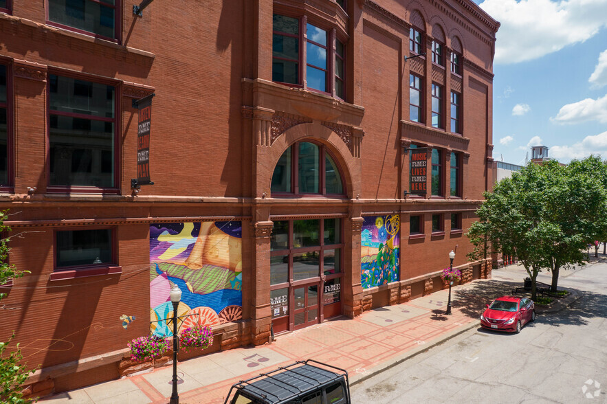 131 W 2nd St, Davenport, IA à louer - Photo de l’immeuble – Image 3 sur 6