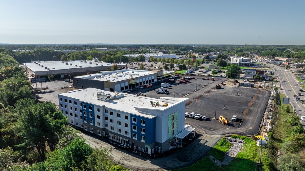 940 Fall River Ave, Seekonk, MA à louer - Photo de l’immeuble – Image 3 sur 15