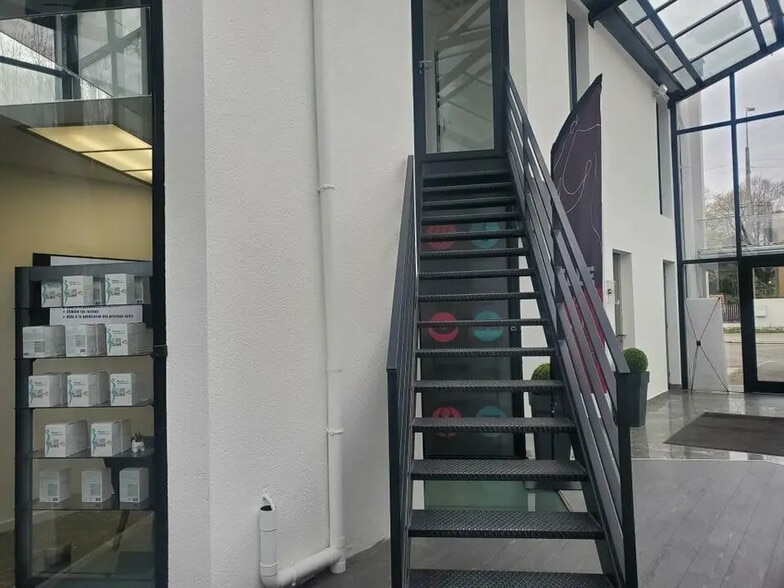 33 Rue Barthélémy Thimonnier, Tassin-la-Demi-Lune à louer - Photo de l’immeuble – Image 2 sur 9
