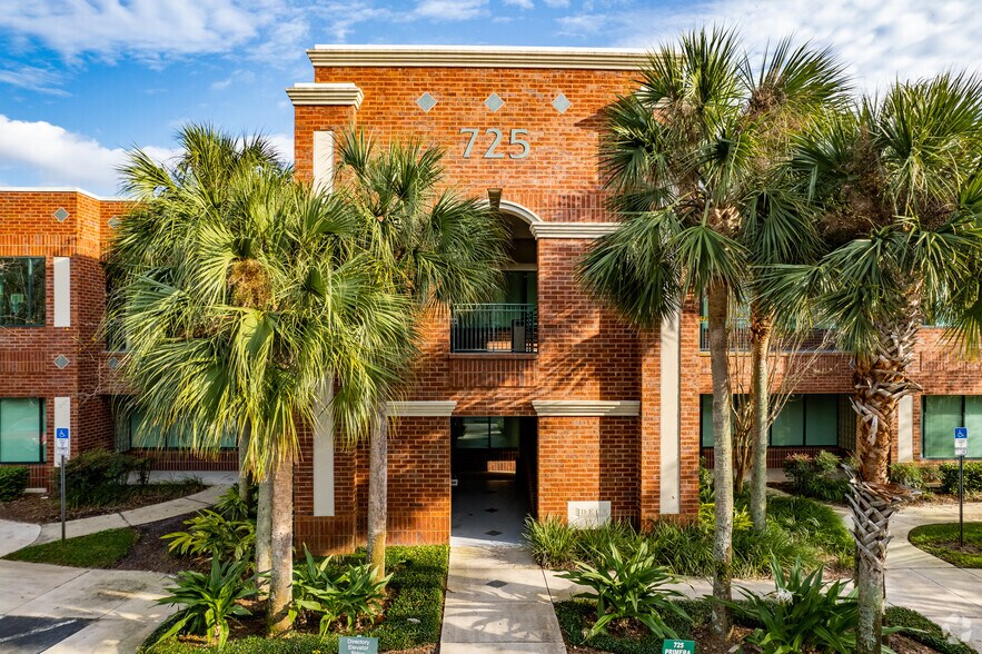 725 Primera Blvd, Lake Mary, FL à louer - Photo de l’immeuble – Image 2 sur 7