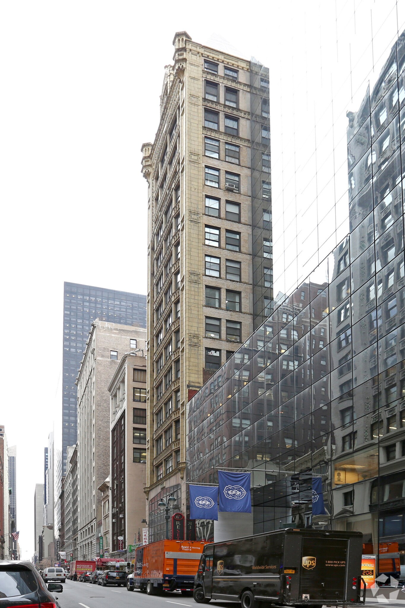 7 W 45th St, New York, NY à louer Photo de l’immeuble– Image 1 sur 12