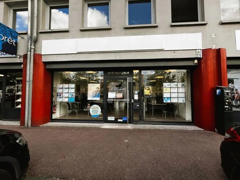 Local commercial dans Évry-Courcouronnes à louer - Photo de l’immeuble – Image 3 sur 12