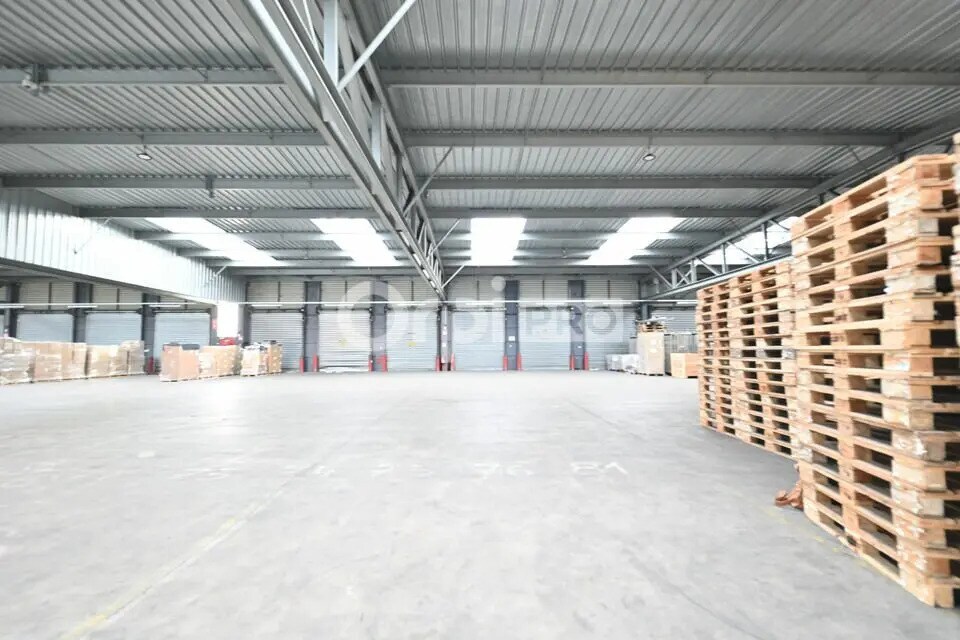 Local d’activités dans Saint-Marcel à louer Photo de l’immeuble– Image 1 sur 15