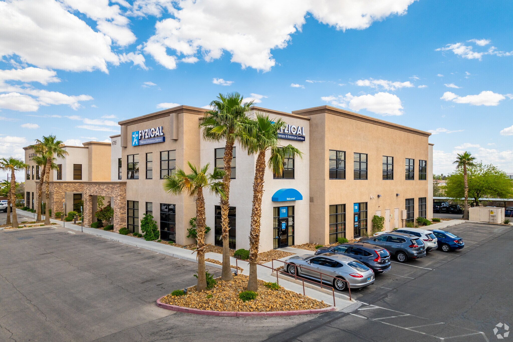 6785 W Russell Rd, Las Vegas, NV à vendre Photo de l’immeuble– Image 1 sur 20