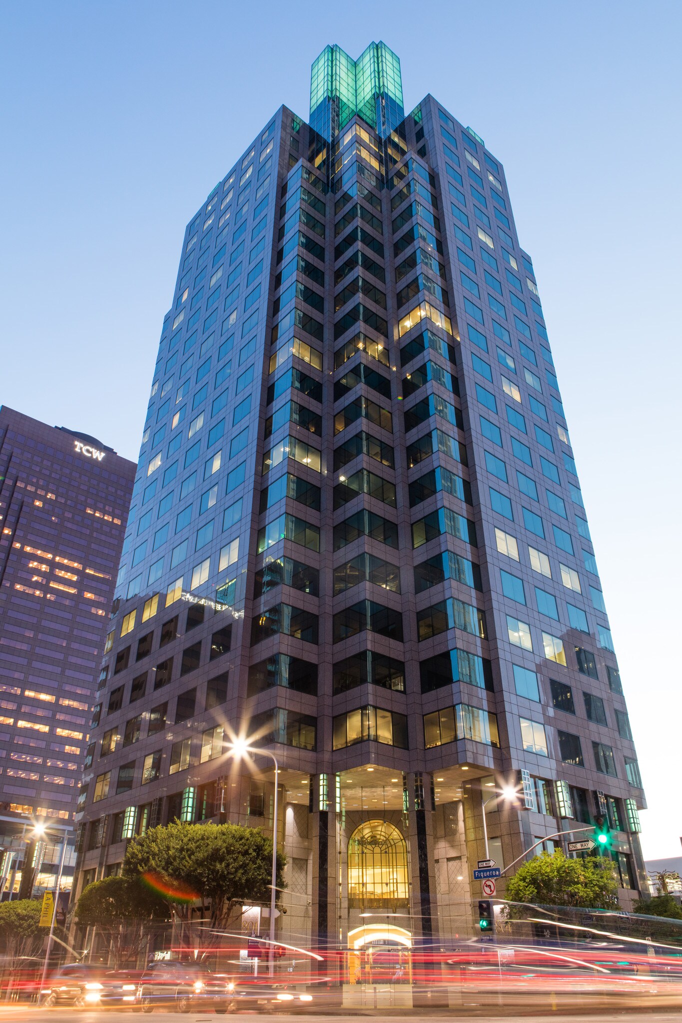 801 S Figueroa St, Los Angeles, CA à louer Photo de l’immeuble– Image 1 sur 6