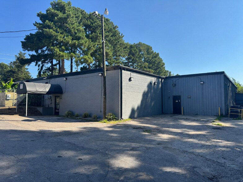 1716 St Albans Dr, Raleigh, NC à louer - Photo de l’immeuble – Image 1 sur 6