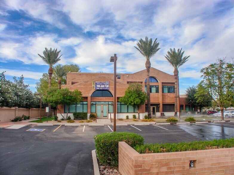 1600 W Chandler Blvd, Chandler, AZ à louer - Photo de l’immeuble – Image 3 sur 3