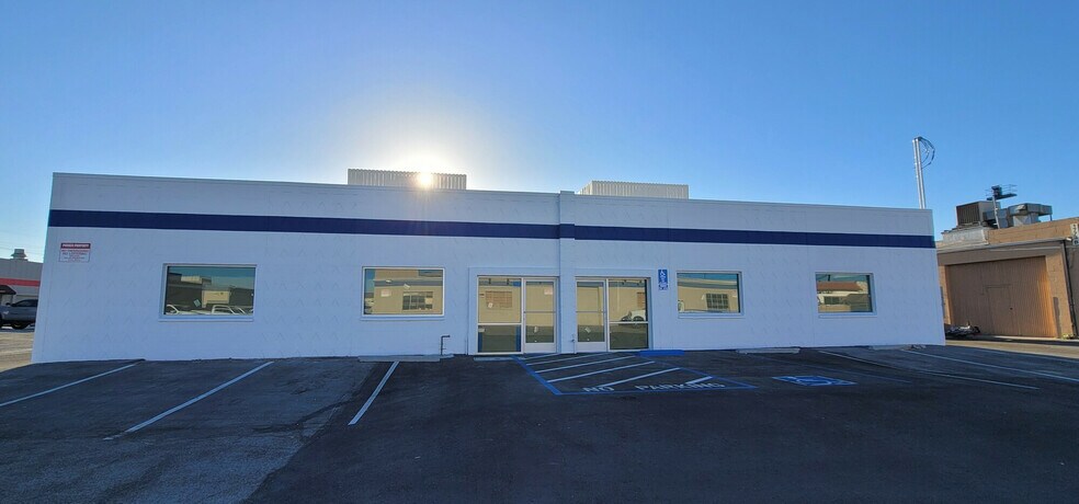 1773 W Lincoln Ave, Anaheim, CA à vendre - Photo de l’immeuble – Image 2 sur 7
