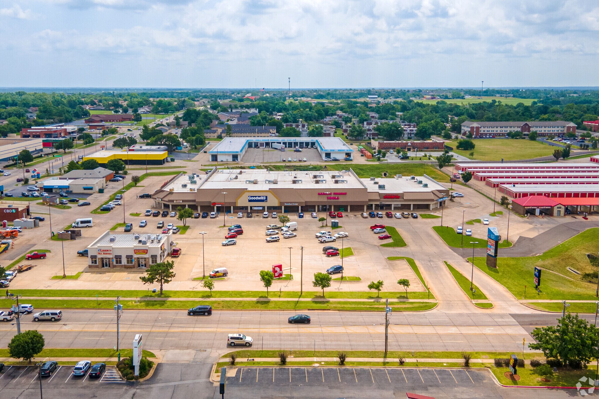 149-155 12th Ave, Norman, OK à louer Photo de l’immeuble– Image 1 sur 5